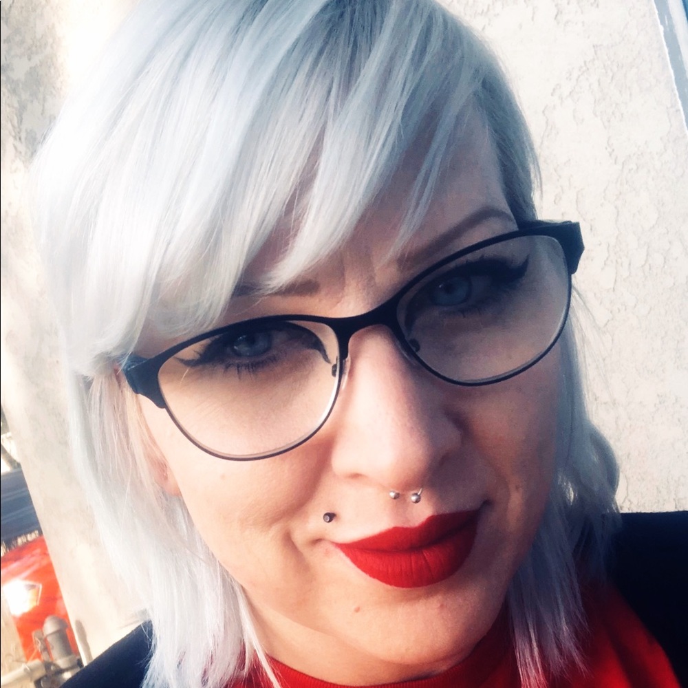 Meet Your Posher GL4uri3 🤘🏻☠️💋